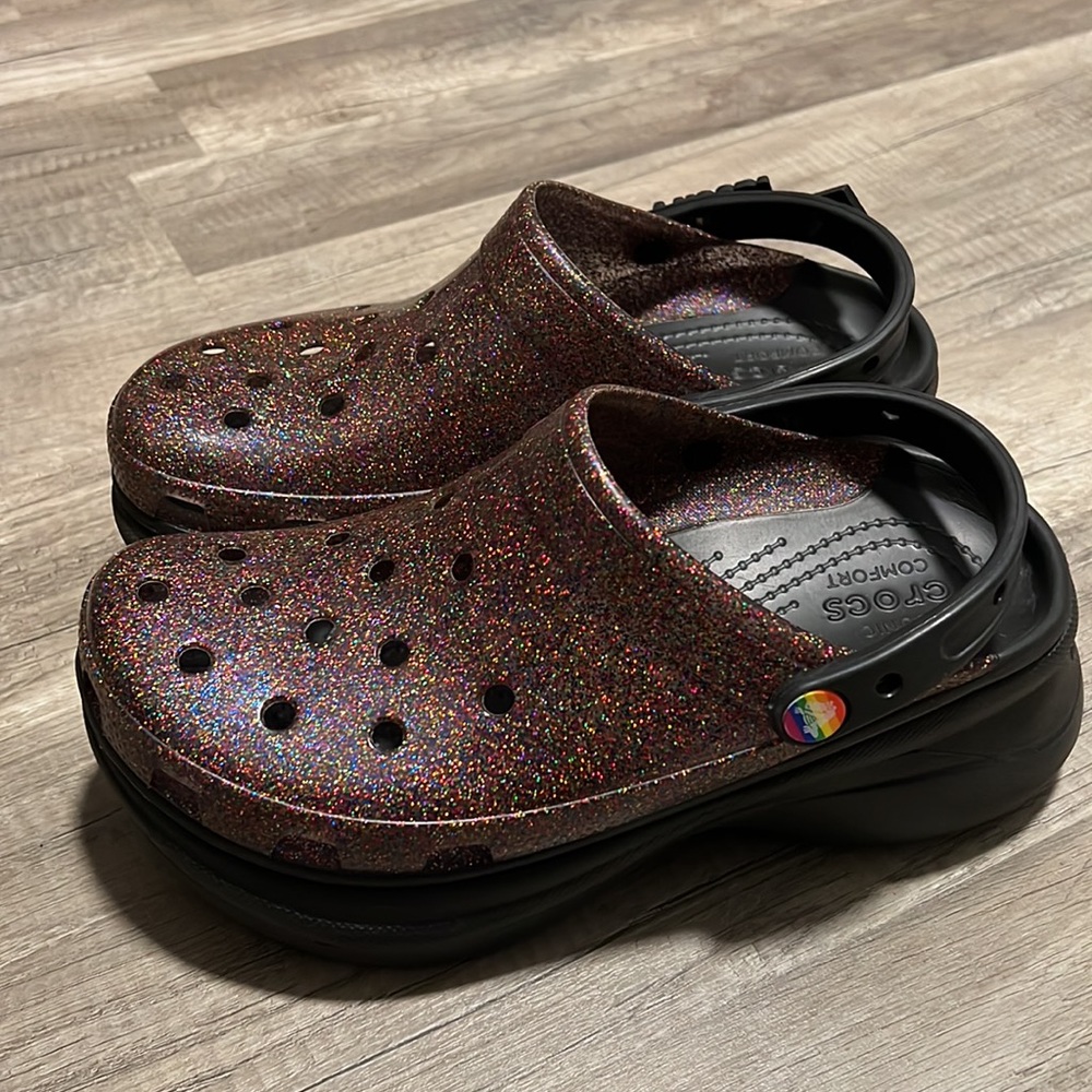 Platform Pride Crocs - Picture 5 of 7